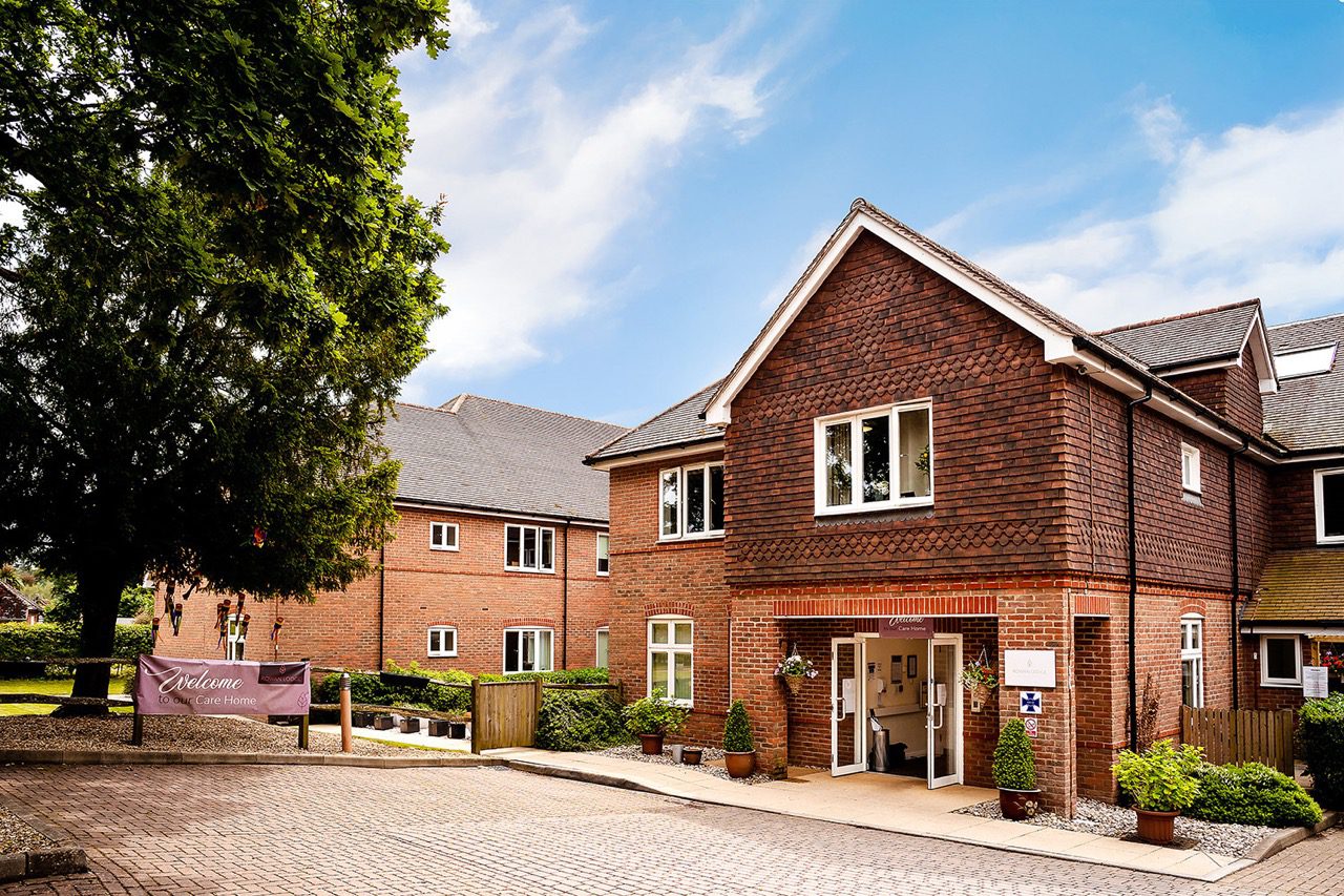 Rowan Lodge - Care Home in Hook - Forest Care